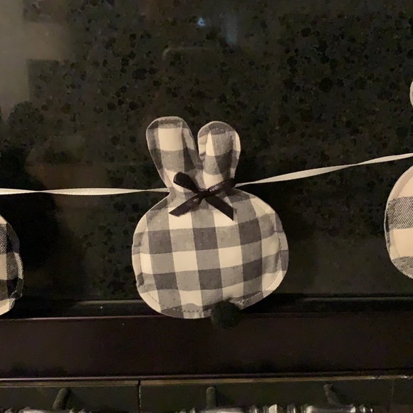 Easter Buffalo Plaid Bunny Rabbit Garland Like New Condition FARMHOUSE - Picture 4 of 10